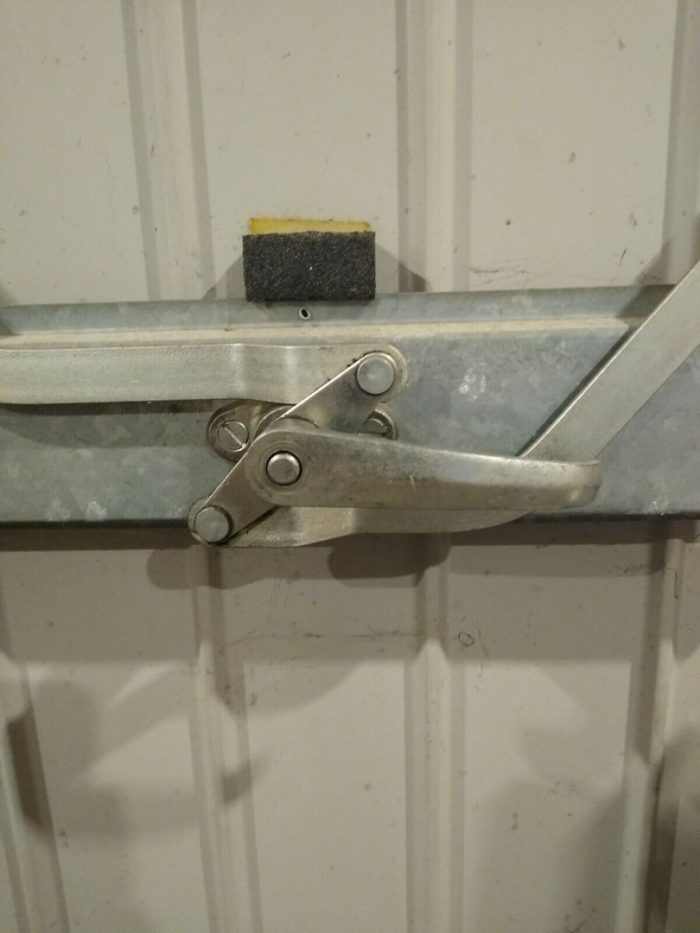Garage-Door-Internal-Lock-Handle-Anti-Clockwise-back-of-door-2